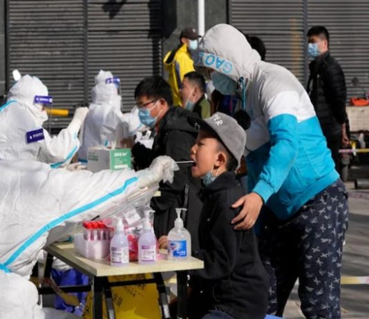 चीनची राजधानी बीजिंगमध्ये झालेल्या कोविड-१९ च्या उद्रेकामुळे तिथे अतिदक्षतेचा इशारा