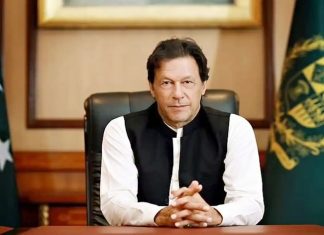 पाकिस्तानची संसद विसर्जित करण्यात आल्यामुळे प्रधानमंत्री इम्रान खान यांना त्यांच्या पदावरुन हटवलं