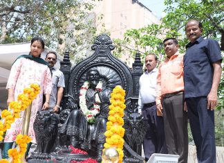 छत्रपती शिवाजी महाराज यांच्या पुण्यतिथीनिमित्त विधान भवनात आदरांजली