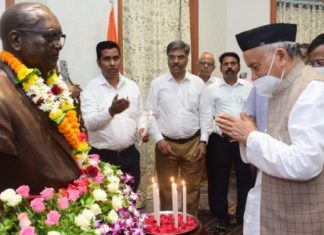 राजभवन येथे राज्यपालांचे महामानवास अभिवादन