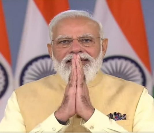 स्वातंत्र्यवीर विनायक दामोदर सावरकर यांच्या जयंतीनिमित्त प्रधानमंत्री, मुख्यमंत्री आणि इतर मान्यवरांकडून अभिवादन