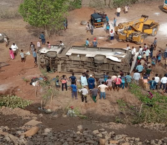 रायगड जिल्ह्यात घोणसे घाटात झालेल्या अपघातात तीन ठार, २५ जखमी