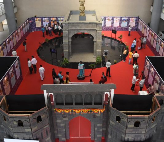 विविध क्षेत्रातील मान्यवरांसह शेतकरी, विद्यार्थी, युवक तसेच नागरिकांच्या भेटी ; 360 अंश सेल्फीचे आकर्षण