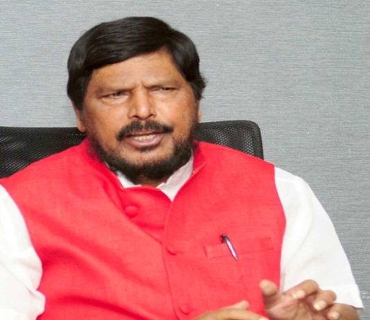 मुंबई महापालिका निवडणुकीत शिवसेनेला सत्तेवरुन खाली खेचण्यासाठी आपले एकही मत वाया घालवू नका – रामदास आठवले