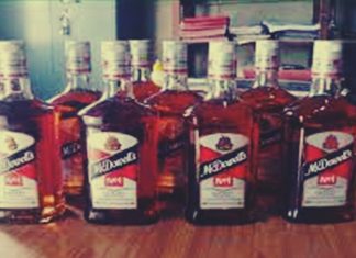 अवैध दारू वाहतूक करणाऱ्या दोन जणांना नंदुरबार राज्य उत्पादन शुल्क विभागाकडून अटक