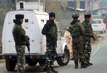 जम्मू आणि काश्मीरमध्ये सुरक्षा दलांबरोबर झालेल्या चकमकीत ४ दहशतवादी ठार