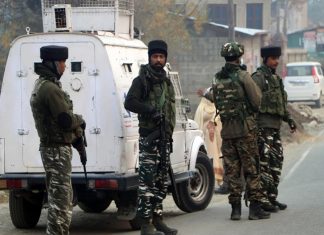 जम्मू आणि काश्मीरमध्ये सुरक्षा दलांबरोबर झालेल्या चकमकीत ४ दहशतवादी ठार