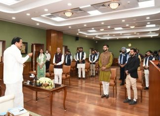 जनतेला आंदोलनाचा अधिकार आहे मात्र लोकशाहीत हिंसेला थारा नसल्याचं उपराष्ट्रपतींचं प्रतिपादन