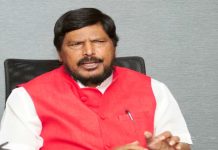 अल्पमतात असल्यामुळे राज्य सरकारला सत्तेवर राहण्याचा अधिकार नाही – रामदास आठवले