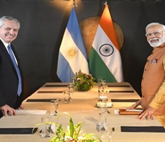 जी-सात देशांच्या परिषदेनिमित्त प्रधानमंत्रींनी घेतली अर्जेंटीनाचे अध्यक्ष अल्बर्टो फर्नांडेझ यांची म्युनिक इथं भेट