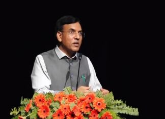 निवृत्त कर्मचाऱ्यांचे, ५०० रुपयांपर्यंतचे मेडिक्लेम कुठल्याही पडताळणीशिवाय द्यायचा केंद्रसरकारचा निर्णय