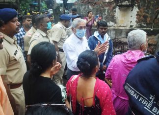 नगरविकास मंत्री सुभाष देसाई यांच्याकडून कुर्ला इमारत दुर्घटनास्थळाची पाहणी
