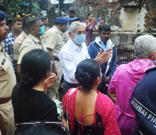 नगरविकास मंत्री सुभाष देसाई यांच्याकडून कुर्ला इमारत दुर्घटनास्थळाची पाहणी