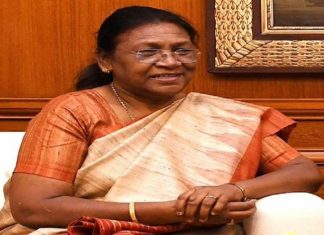 राष्ट्रपतीपदाच्या निवडणुकीत राष्ट्रीय लोकशाही आघाडीच्या उमेदवार द्रौपदी मुर्मू यांना शिवसेनेच्या दोन्ही गटांचा पाठिंबा