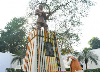 स्वातंत्र्यसैनिक मंगल पांडे यांच्या जयंती निमित्त प्रधानमंत्र्यांनी श्रद्धांजली वाहिली