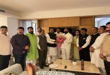 शिवसेनेच्या बारा खासदारांचा एकनाथ शिंदेच्या गटात प्रवेश