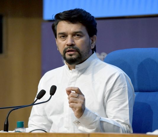 प्रसार माध्यमांनी बातम्या प्रसारित करताना, लक्ष्मण रेषेचं उल्लंघन होत नाही ना याचा विचार करावा – अनुराग ठाकूर