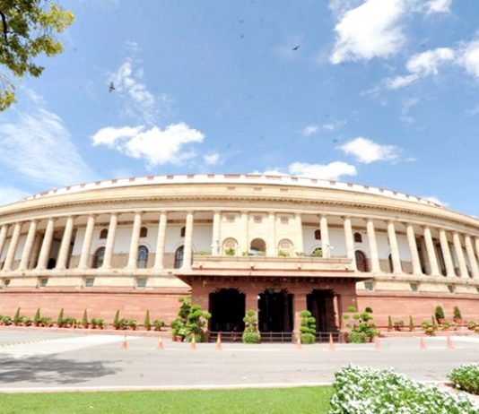 महागाई, जीएसटी दरवाढ यासह विविध मुद्यांवरुन विरोधकांनी केलेल्या गदारोळामुळे संसदेच्या दोन्ही सभागृहांचं कामकाज बाधित