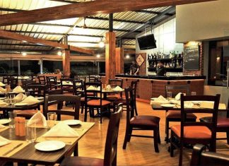 हॉटेल किंवा उपाहारगृहांमध्ये सेवा शुल्क भरणं ऐच्छिक