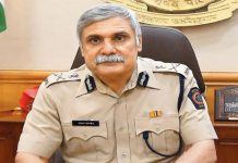 मुंबईचे माजी पोलीस आयुक्त संजय पांडे यांच्याविरुद्ध सीबीआयकडून गुन्हा दाखल