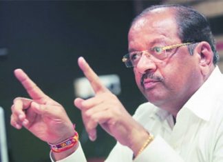 झोपडपट्टीवासीयांच्या पुनर्वसनासाठी खासदार गोपाळ शेट्टी यांनी घेतली बैठक