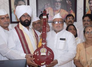 आषाढीच्या महापूजेचे मुख्यमंत्र्यांना निमंत्रण