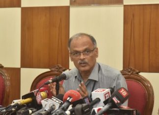 मतदार ओळखपत्राशी आधार कार्ड संलग्न करावे – मुख्य निवडणूक अधिकारी श्रीकांत देशपांडे यांचे आवाहन