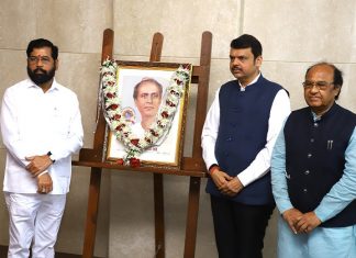 लोकशाहीर अण्णा भाऊ साठे यांच्या जयंतीनिमित्त मुख्यमंत्री आणि उपमुख्यमंत्री यांचे अभिवादन