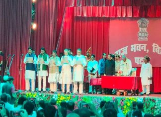 बिहारमध्ये राष्ट्रीय जनता दलाच्या ३१ जणांनी घेतली मंत्रीपदाची शपथ