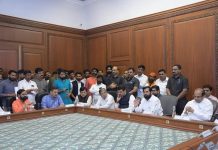 मराठा समाजाला आरक्षण देण्यासह इतर अन्य मागण्यांच्या संदर्भात काल बैठकीचं आयोजन