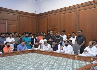 मराठा समाजाला आरक्षण देण्यासह इतर अन्य मागण्यांच्या संदर्भात काल बैठकीचं आयोजन