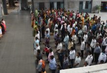 जिल्हाधिकारी कार्यालयात सामुहिक राष्ट्रगीत गायन