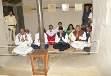 उपमुख्यमंत्री देवेंद्र फडणवीस यांची सेवाग्राममधील बापूकुटीला भेट