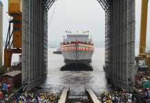 स्वदेशी बनावटीच्या तारागिरी या युद्धनौकेचे जलावतरण