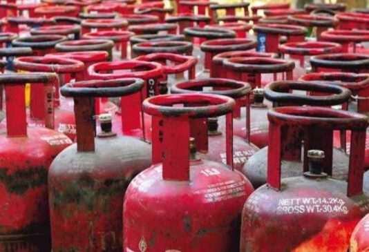व्यावसायिक वापरासाठीच्या एलपीजी सिलेंडरच्या किमतीत ९१ रुपये ५० पैशांची कपात