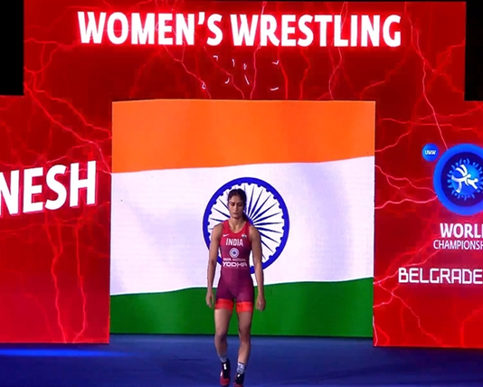 विश्व कुस्ती स्पर्धेत २ पदकं जिंकण्याचा विनेश फोगटचा विक्रम