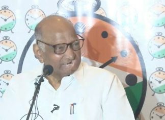 सत्ताधारी आणि विरोधी पक्ष दोघांनीही एकमेकांना दूषणं देण्याचं थांबवून राज्याला विकासाच्या दृष्टीने पुढे नेण्यासाठी प्रयत्न करण्याचं शरद पवार यांचं आवाहन