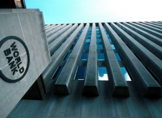 जगातल्या सर्वच अर्थव्यवस्थांनी महागाईला आळा घालण्यासाठी व्याजदर वाढवल्यानं जागतिक मंदीची शक्यता असल्याचा जागतिक बँकेचा इशारा