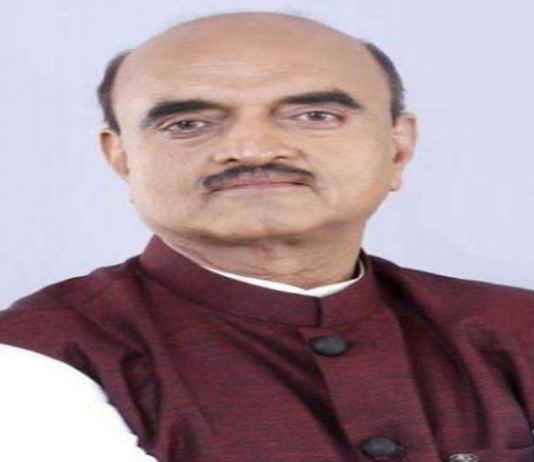 पत्रकार म्हणजे सरकार आणि नागरीक यांच्यातला दुवा आहेत असं डॉ भागवत कराड यांचं प्रतिपादन