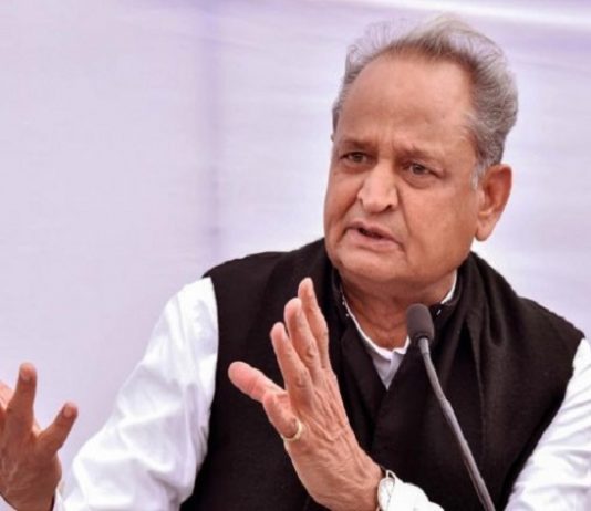 अशोक गेहलोत यांचा काँग्रेसच्या राष्ट्रीय अध्यक्षपदाची निवडणूक न लढवण्याचा निर्णय