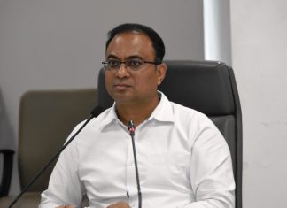 नागरिकांच्या प्रलंबित अर्जाचा गतीने निपटारा करा – जिल्हाधिकारी डॉ.राजेश देशमुख