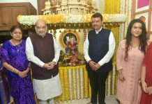 केंद्रीय गृहमंत्री अमित शाह यांनी उपमुख्यमंत्र्यांच्या निवासस्थानी घेतले गणेशाचे दर्शन