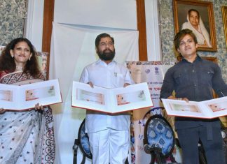 लोहपुरूष सरदार वल्लभभाई पटेल यांच्या जयंतीनिमित्त मुख्यमंत्र्यांच्या हस्ते विशेष टपाल पाकिटाचे अनावरण