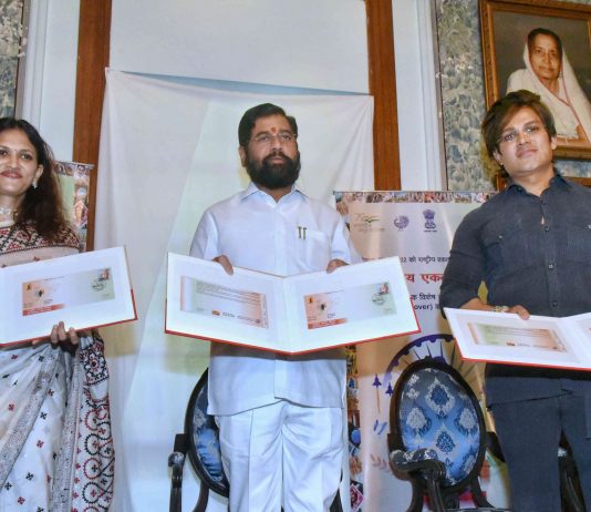 लोहपुरूष सरदार वल्लभभाई पटेल यांच्या जयंतीनिमित्त मुख्यमंत्र्यांच्या हस्ते विशेष टपाल पाकिटाचे अनावरण