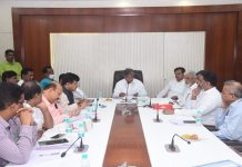 राज्याच्या प्रत्येक जिल्ह्यात मराठा समाजातल्या १०० विद्यार्थ्यांची वसतीगृह सुरू करण्यात येणार