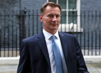 ब्रिटनमध्ये काही आठवड्यांपूर्वी केलेल्या आर्थिक घोषणा सरकारने घेतल्या मागे