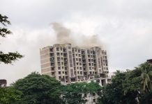 लोकमान्य टिळक टर्मिनस स्थानकासमोरच्या एका इमारतीच्या १२ व्या मजल्यावर आग