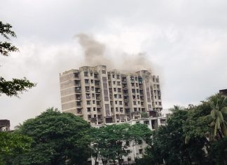 लोकमान्य टिळक टर्मिनस स्थानकासमोरच्या एका इमारतीच्या १२ व्या मजल्यावर आग