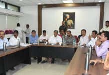 पीएमआरडीएने समाविष्ट गावातील पायाभूत सुविधा विकासावर भर द्यावा : पालकमंत्री चंद्रकांत दादा पाटील