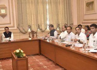 जलविद्युत प्रकल्पांच्या नूतनीकरणासाठी महिन्याभरात धोरण तयार करा – उपमुख्यमंत्री देवेंद्र फडणवीस